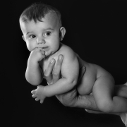 Baby auf Arm - Fotoshooting Babyfotos Kassel